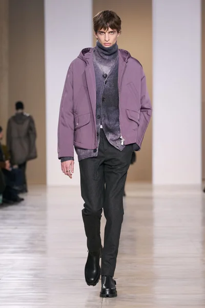 Look 25